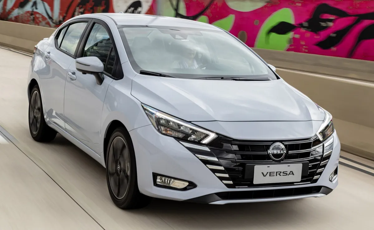 Carros na Web, nissan VERSA