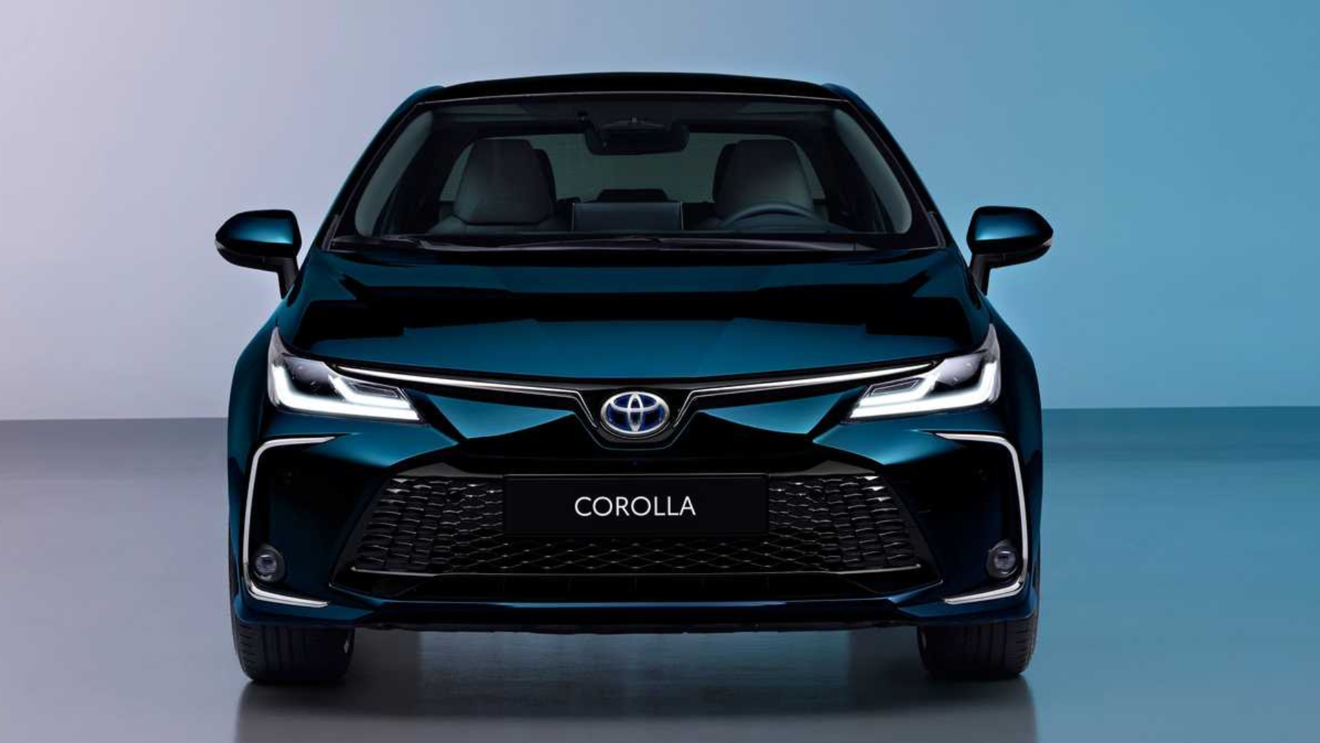 Dianteira do Toyota Corolla GR Sport 2024 na cor azul escuro