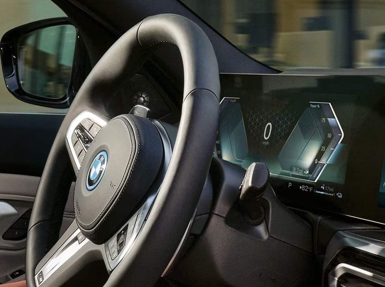 Foto do volante do carro híbrido da BMW