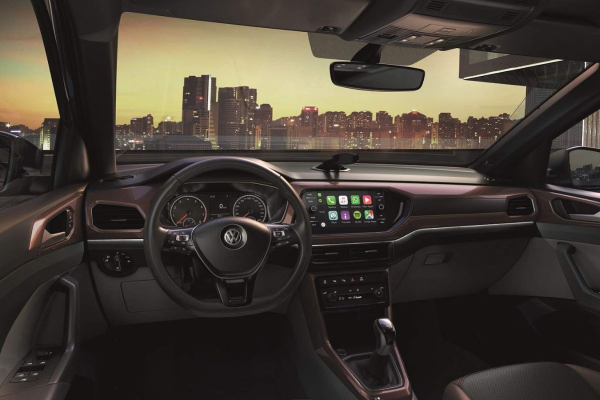 Imagem do interior do Volkswagen T-Cross. Um dos 5 Melhores Carros PCD para Aposentados em 2024