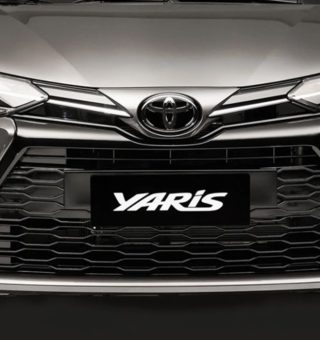 Recorte da parte d frente do Toyota Yaris