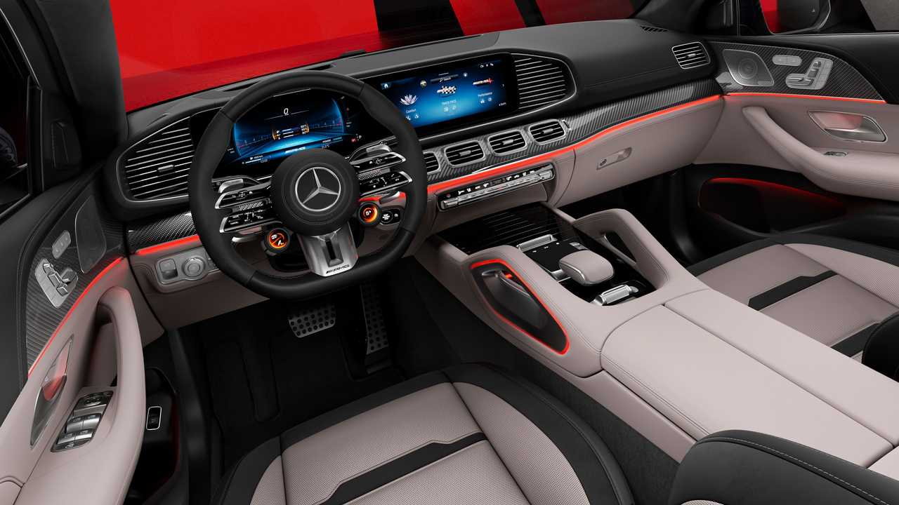 Parte interna do Mercedes GLE 2024 SUV com detalhes em couro Napa