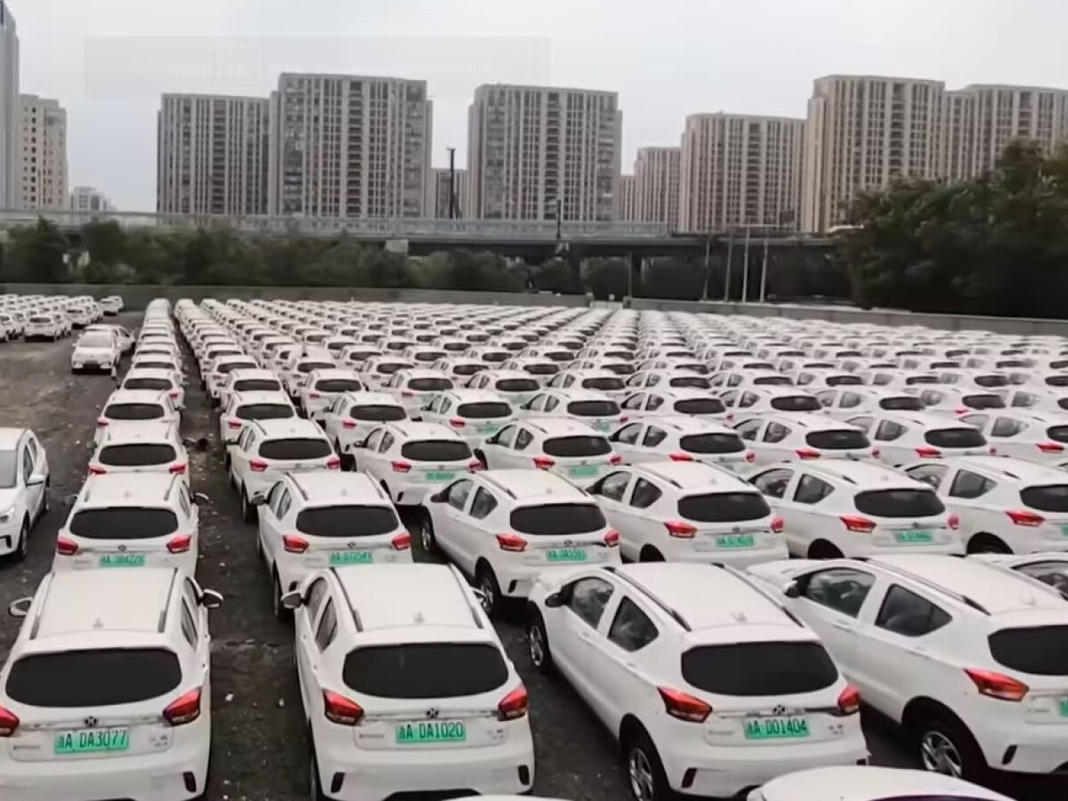 Foto do Cemitério de Carros Elétricos na China