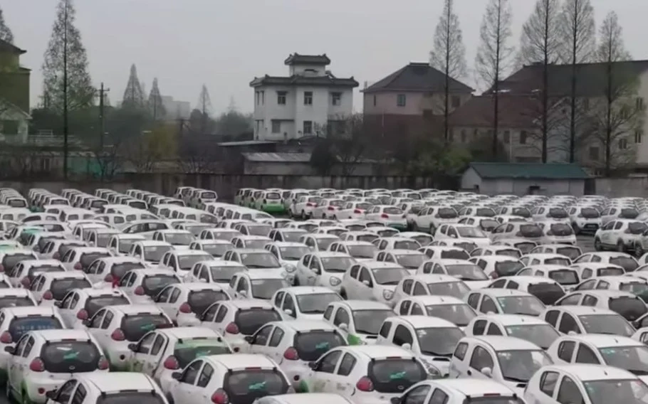 Foto do Cemitério de Carros Elétricos na China